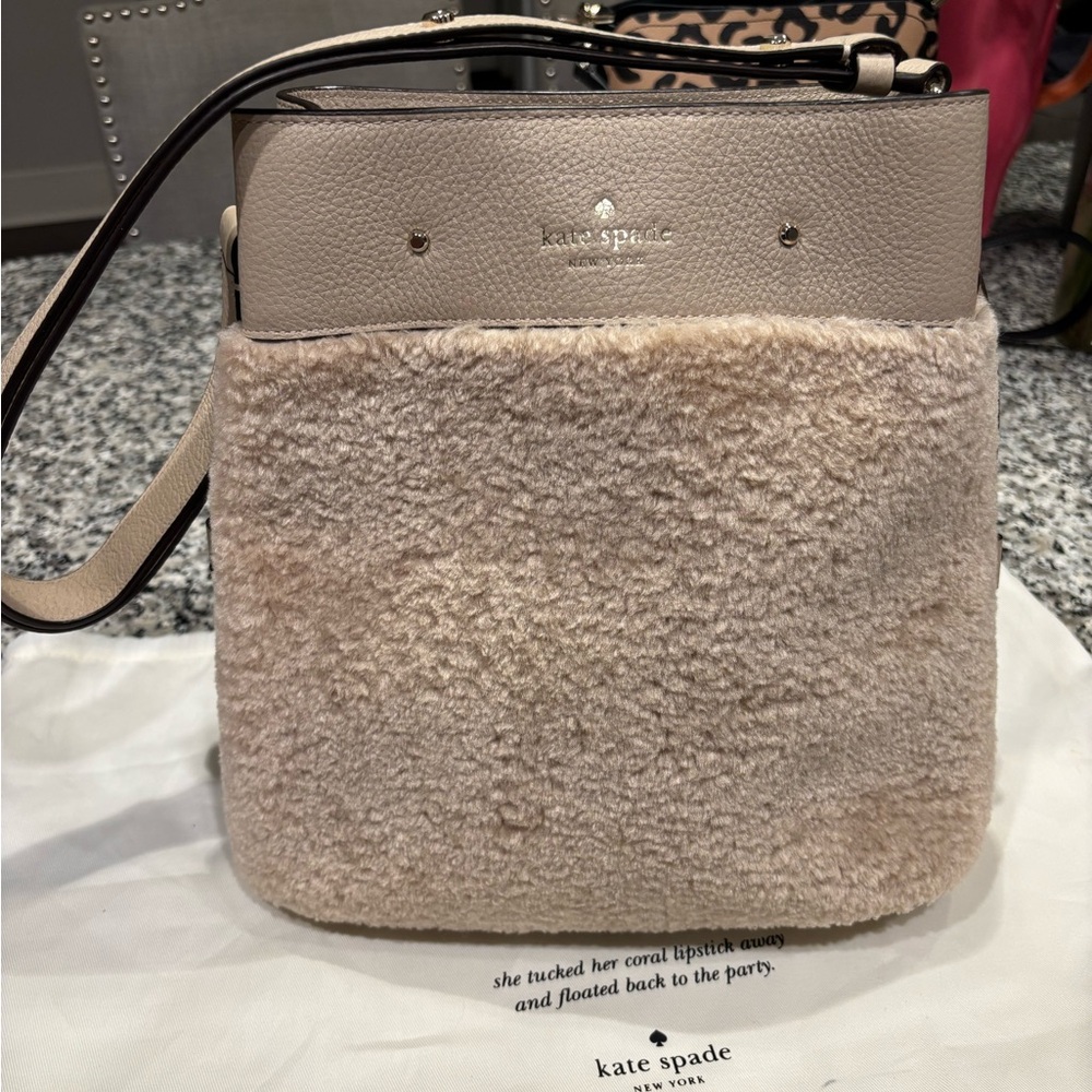 Kate Spade

MARTI LARGE BUCKET BAG